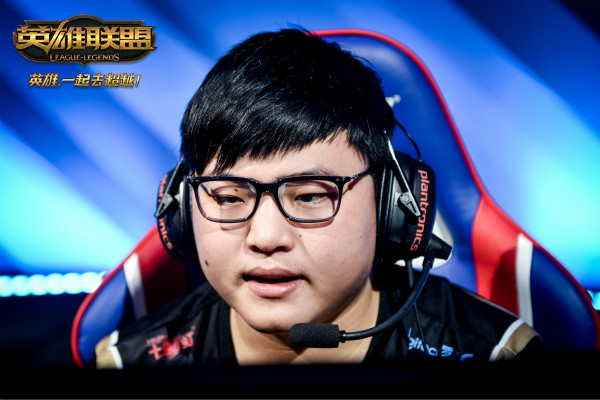 杜兰特焦点对战，Uzi与50激战DWG分钟，刷新纪录胜负难料！-开云体育app